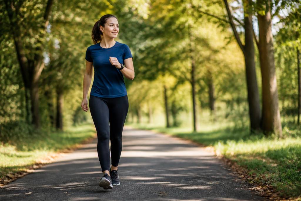 Les bienfaits de la marche rapide sur la santé cardiovasculaire et la forme globale